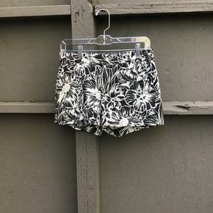 Banana Republic Hampton Fit Floral Shorts Size 2